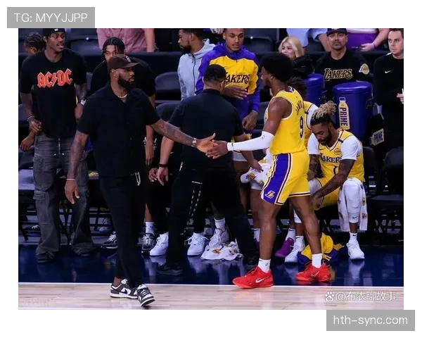 詹姆斯父子联袂登场，NBA赛场见证历史时刻