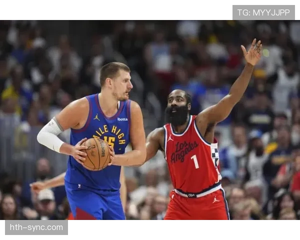 哈登居然把豪车当快递车开了，好歹也晒晒钻戒啊，这生活也太随性了吧