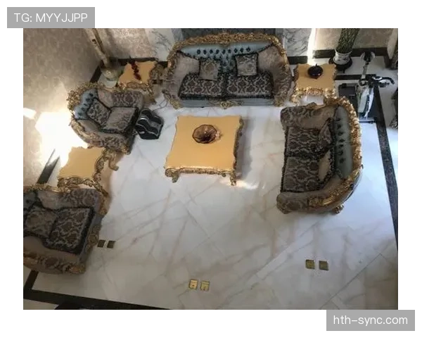 唐佳豪一张沙发照就把我狠狠打回穷人模式